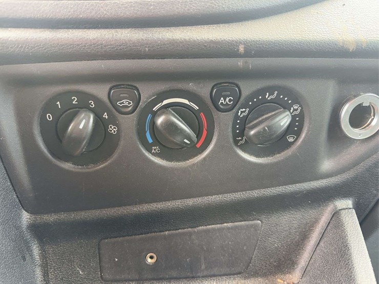 2019-ford-transit-image-22