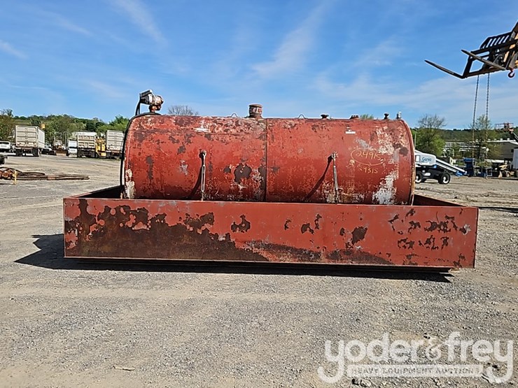2000-gallon-fuel-tank-w/-spill-container-image-2