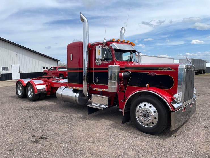 1976-peterbilt-359-image-3