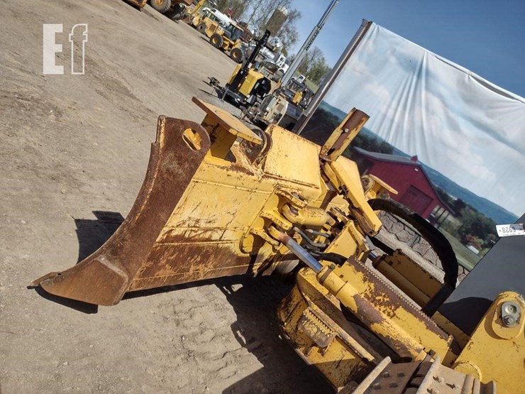 2004-deere-700h-image-21