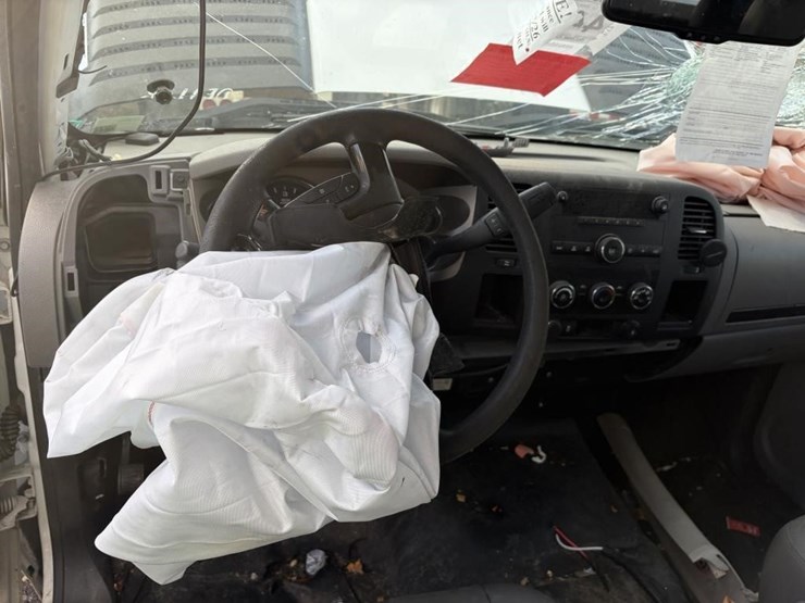 2013-chevrolet-2500-image-14