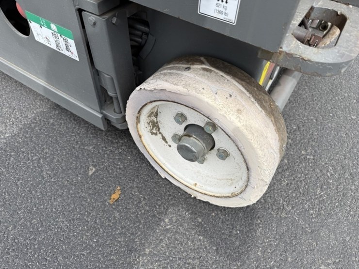 2013-skyjack-sjiii3219-image-11