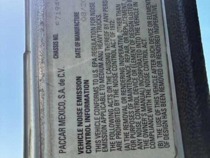 2009-peterbilt-320-image-9