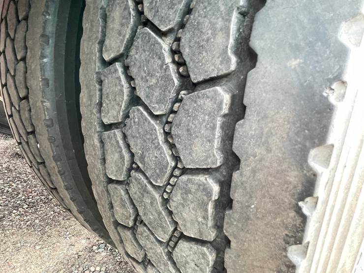 1976-peterbilt-359-image-60