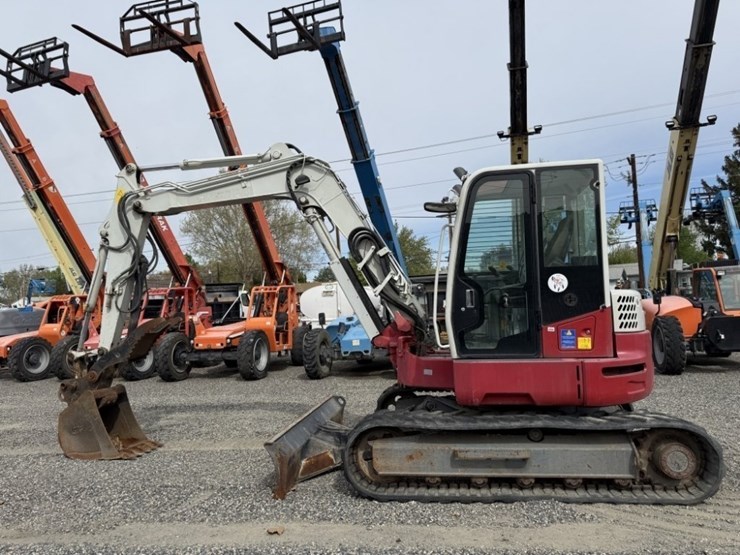 2016-takeuchi-tb280fr-image-7