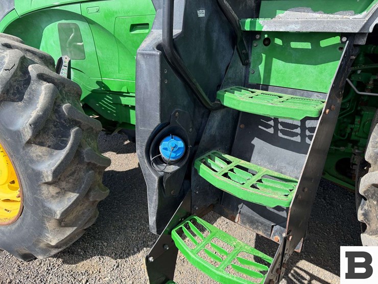 2021-john-deere-7r-210-image-23