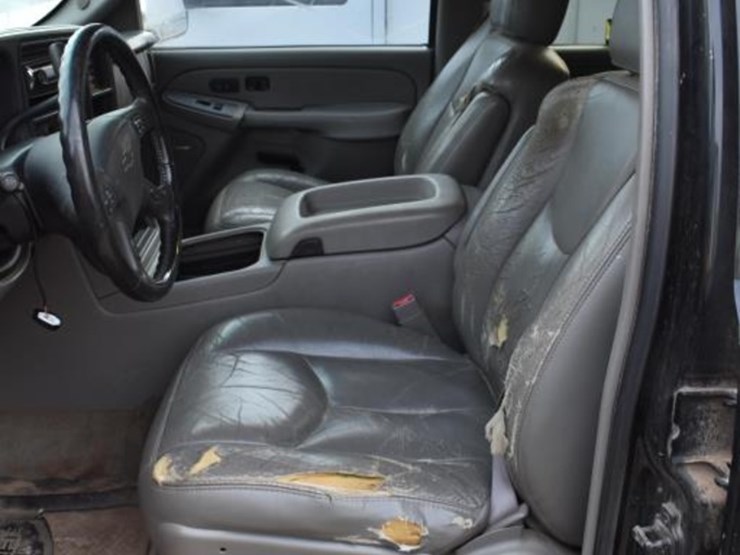 2004-chevrolet-tahoe-image-5