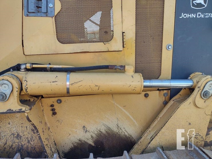 2004-deere-700h-image-34