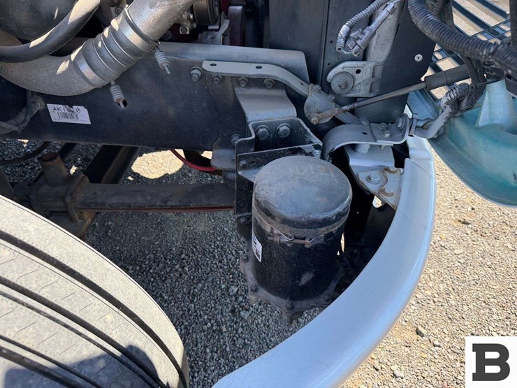 2009-freightliner-m2-box-van-truck-image-55