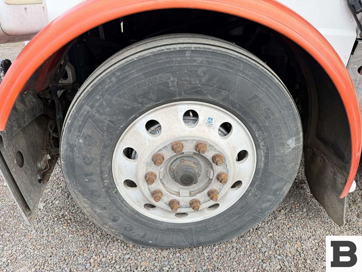 2013-peterbilt-388-image-7