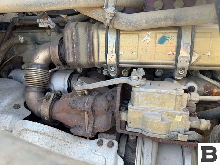 2012-freightliner-coronado-sd-tractor-truck-image-62