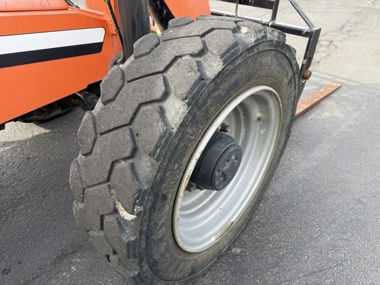 2015-sky-trak-8042-image-21