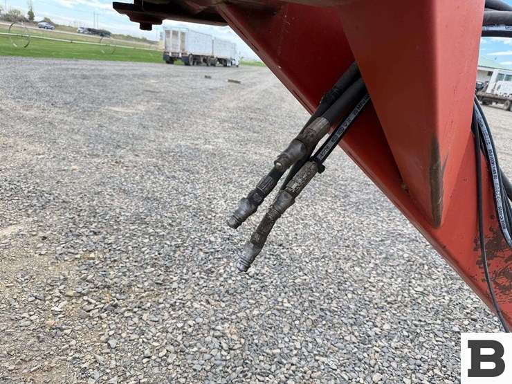 new-holland-216-image-35