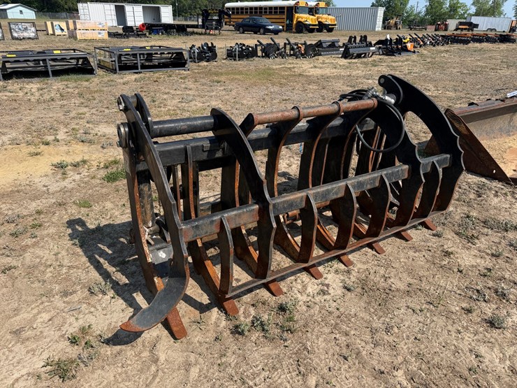 #559-•-#558-•-john-deere-rr72-–-6’-skid-steer-hydraulic-grapple-image-1