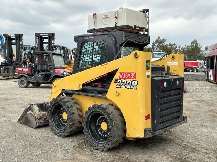 2018-yanmar-s220r-image-4