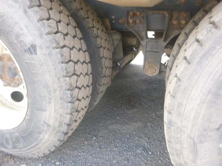 2009-international-7400-image-28