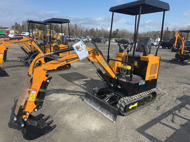2026-future-ft15-mini-excavator-image-1