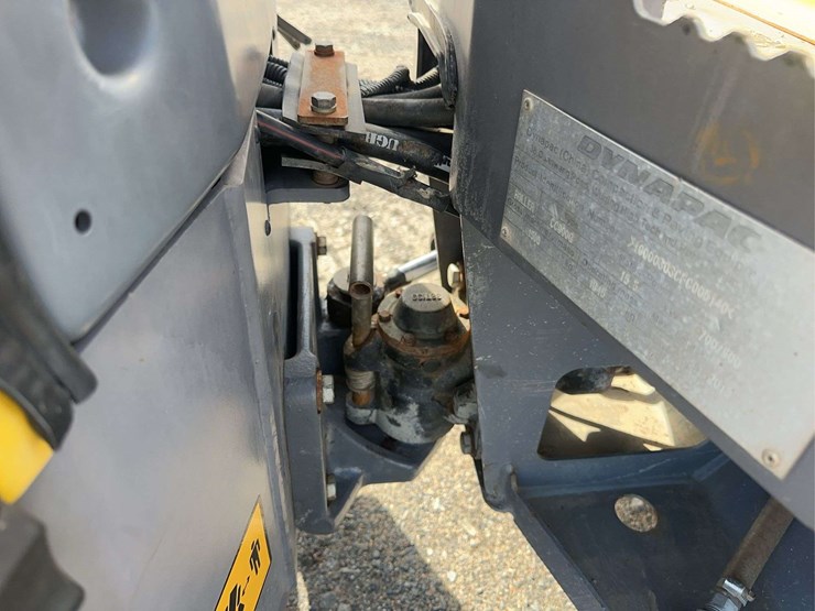 2016-dynapac-cc900g-image-11