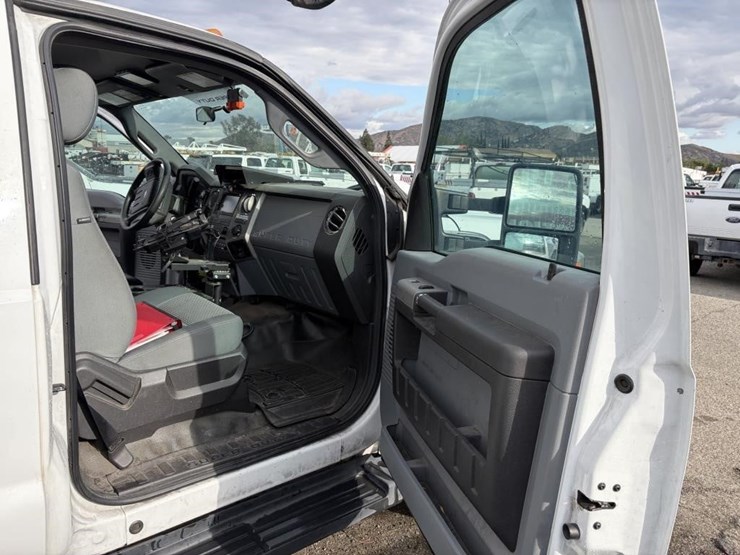 2016-ford-f550-image-11