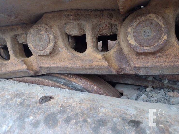 2018-caterpillar-d7e-image-28