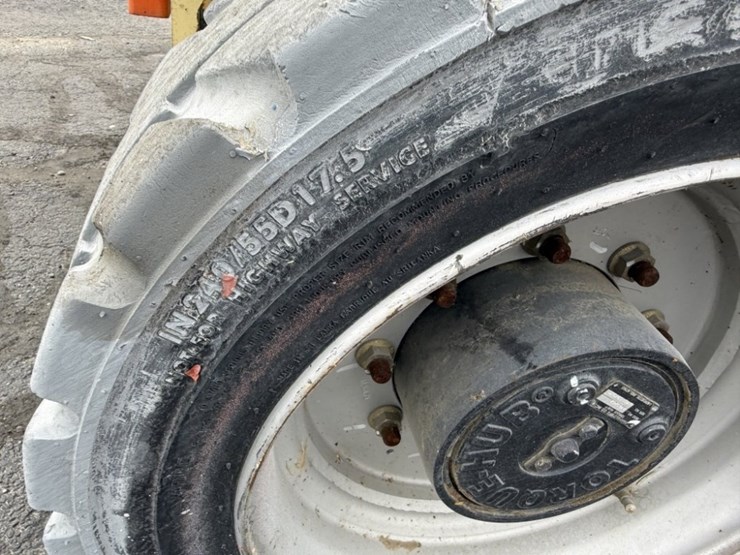 2014-jlg-4069le-image-12