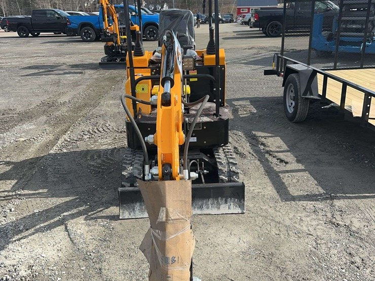 2026-future-ft15-mini-excavator-image-2