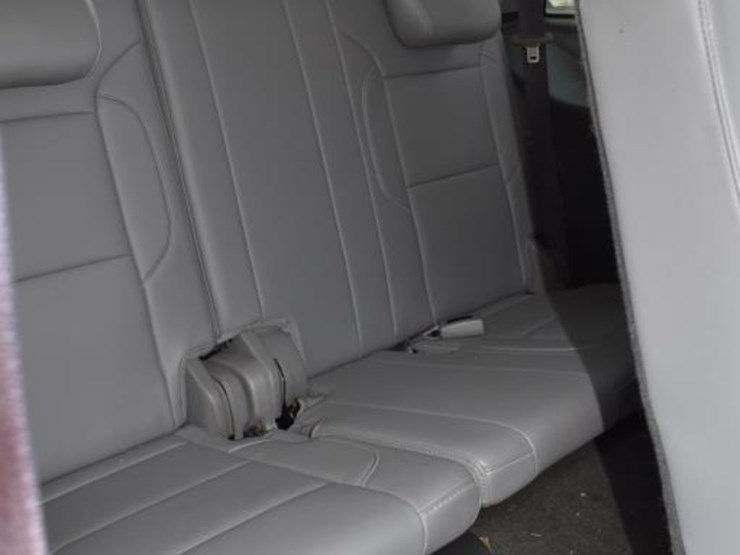 2017-chevrolet-tahoe-image-12