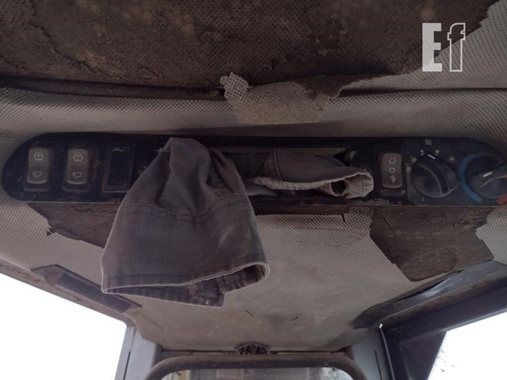 2005-deere-700h-lgp-image-12