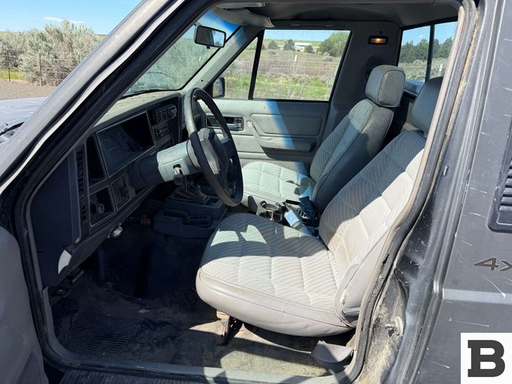 1989-jeep-comanche-pickup-image-25