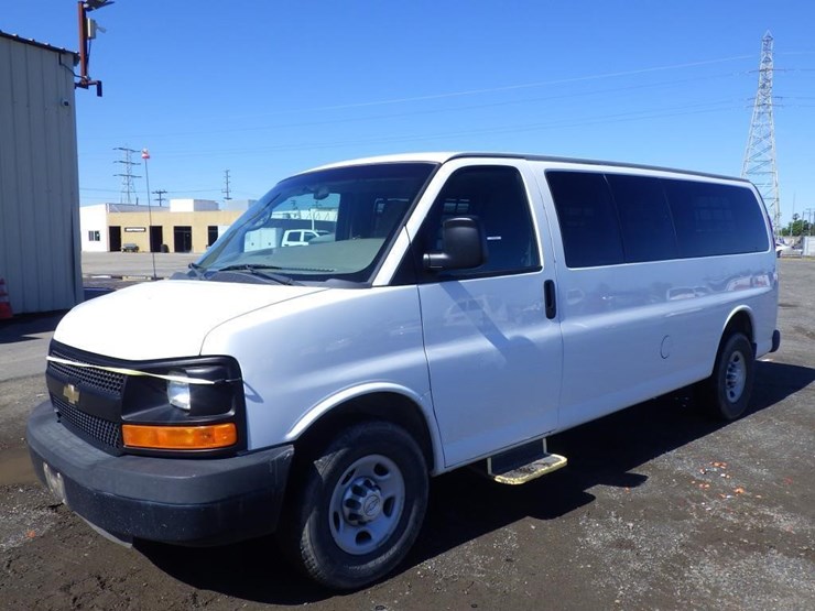 2015-chevrolet-express-3500-image-1