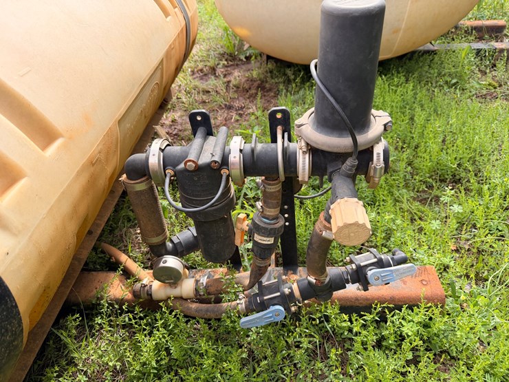 #516-•-#516-•-(2)-saddle-tanks-image-4