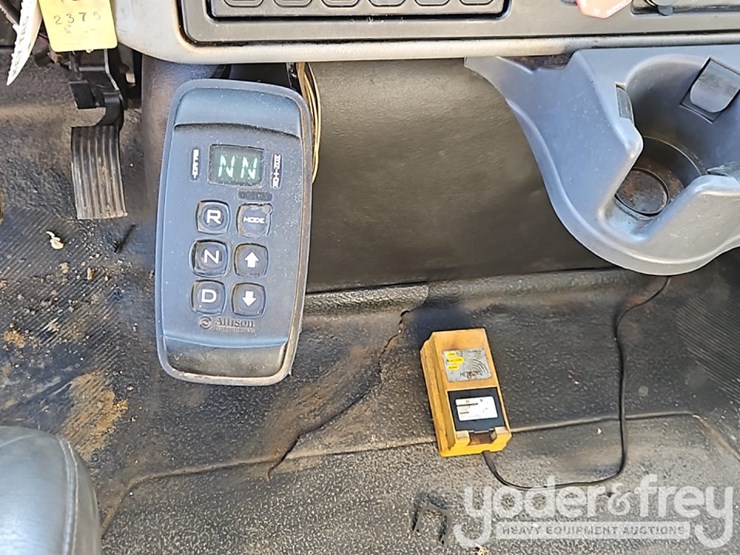 2008-international-7400-image-39