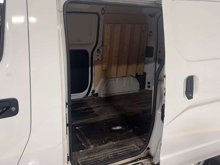 2021-nissan-nv200-image-12