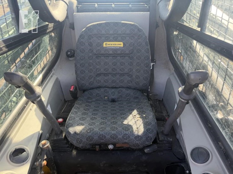 new-holland-l220-image-7