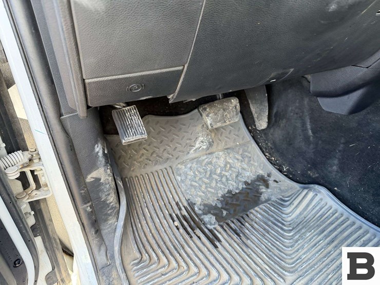 2017-dodge-2500-image-28