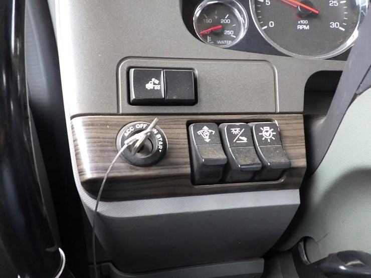 2017-kenworth-t800-image-72