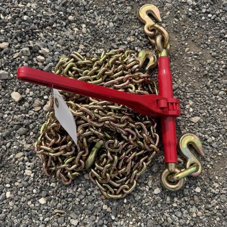 #131 • (1) 5400 lb Ratchet Binder & (2) 5/16" 20' Chains