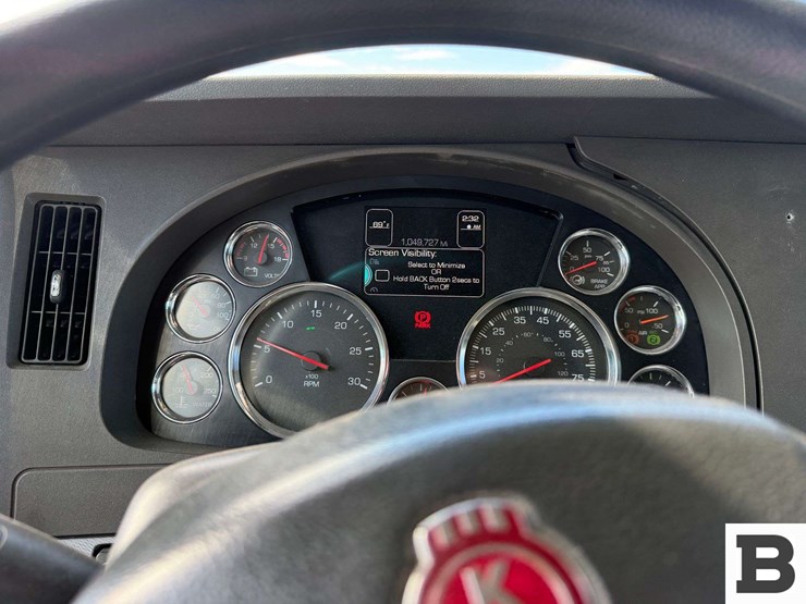 2017-kenworth-t880-image-70