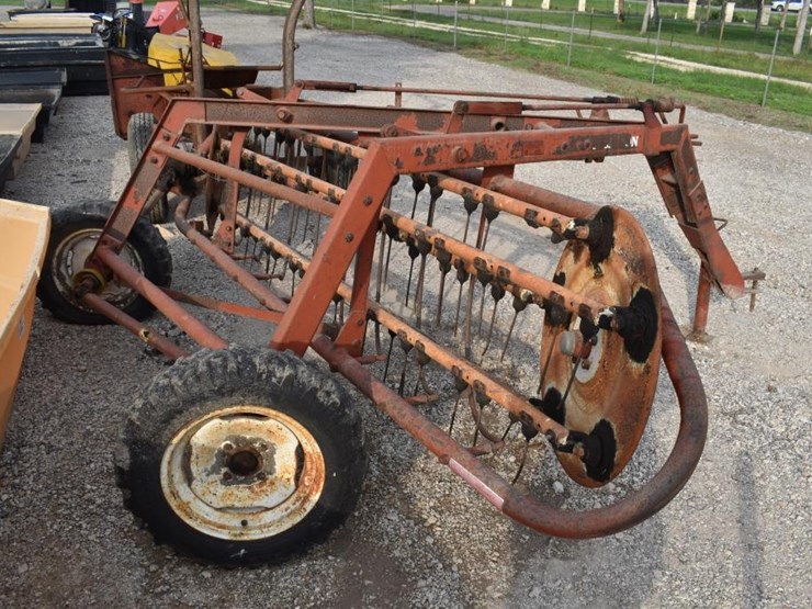 hesston-3800-image-3