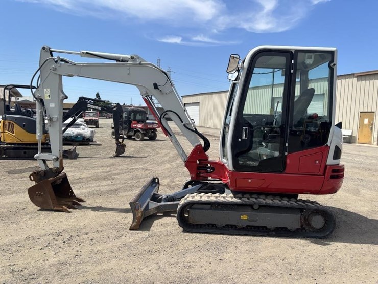 2020-takeuchi-tb240-image-5