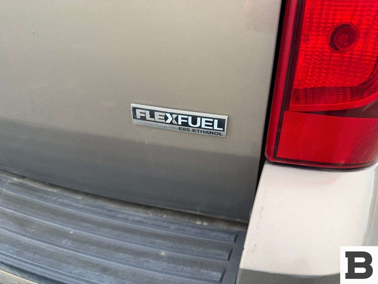 2007-chevrolet-suburban-1500-image-16