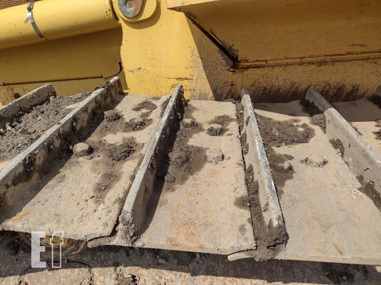 2008-deere-750j-lt-image-17