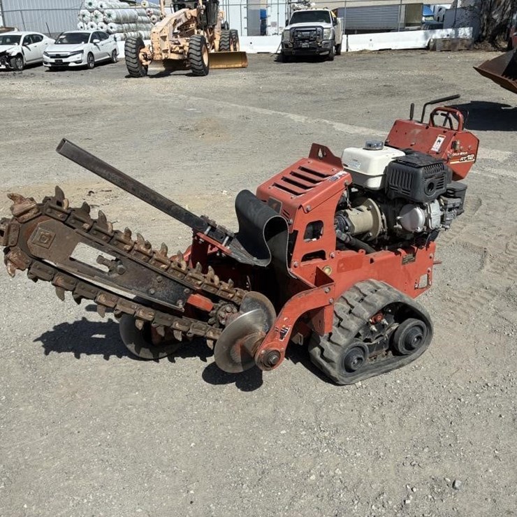 2011 DITCH WITCH RT12