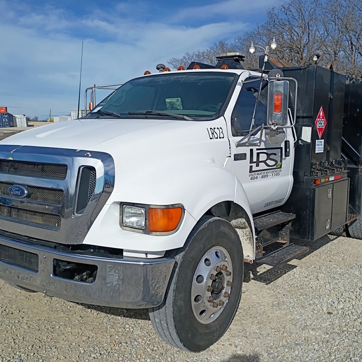 2005 FORD F750