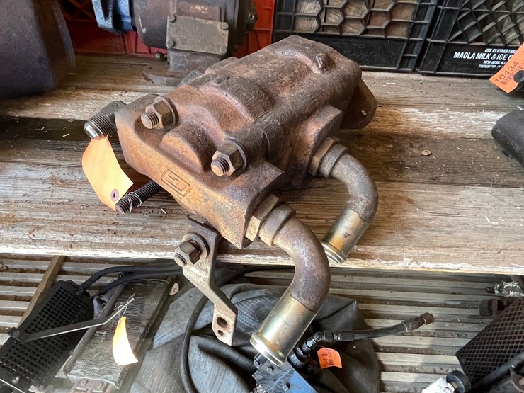 #10431-•-big-dual-hydraulic-pump-image-1