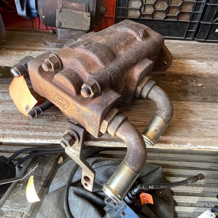 #10431 • Big Dual Hydraulic Pump