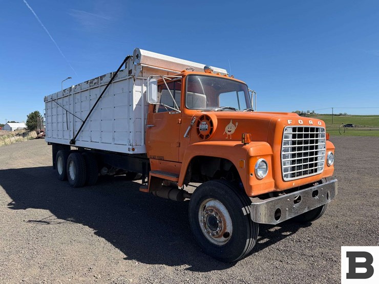 1979-ford-800-image-7
