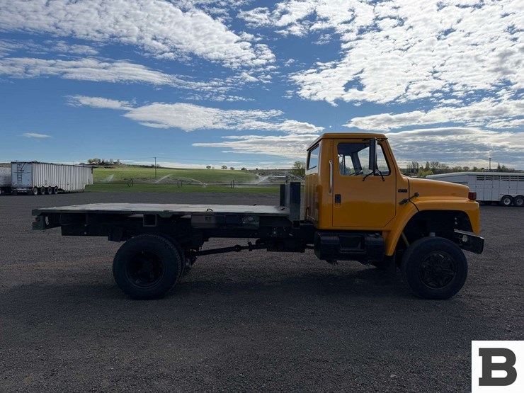 1985-international-1854-flatbed-truck-image-6