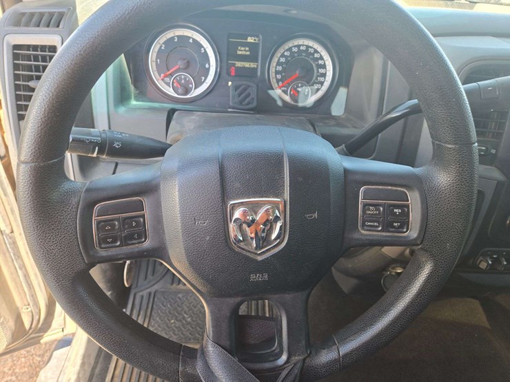 2016-ram-2500-tradesman-crew-cab-/-lwb-4d-image-16