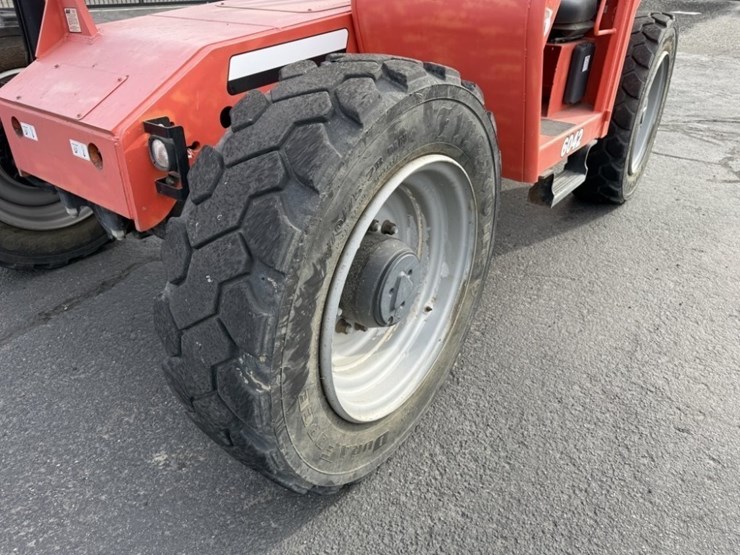 2015-sky-trak-6042-image-13